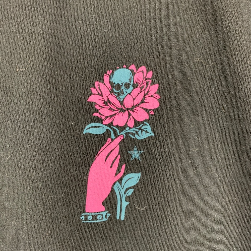 OBEY PROPAGANDA Black Tee "Grown Wild" Skull Flower Graphics Small - Picture 6 of 9